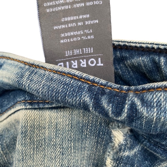 NWT Torrid Boyfriend Straight Vintage Stretch Distressed Jeans Womens 24 Short - Picture 3 of 5